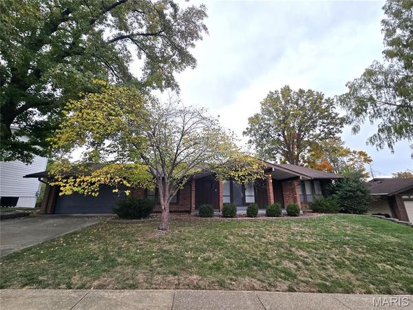 1946 Burlewood Drive, St Louis, MO 63146