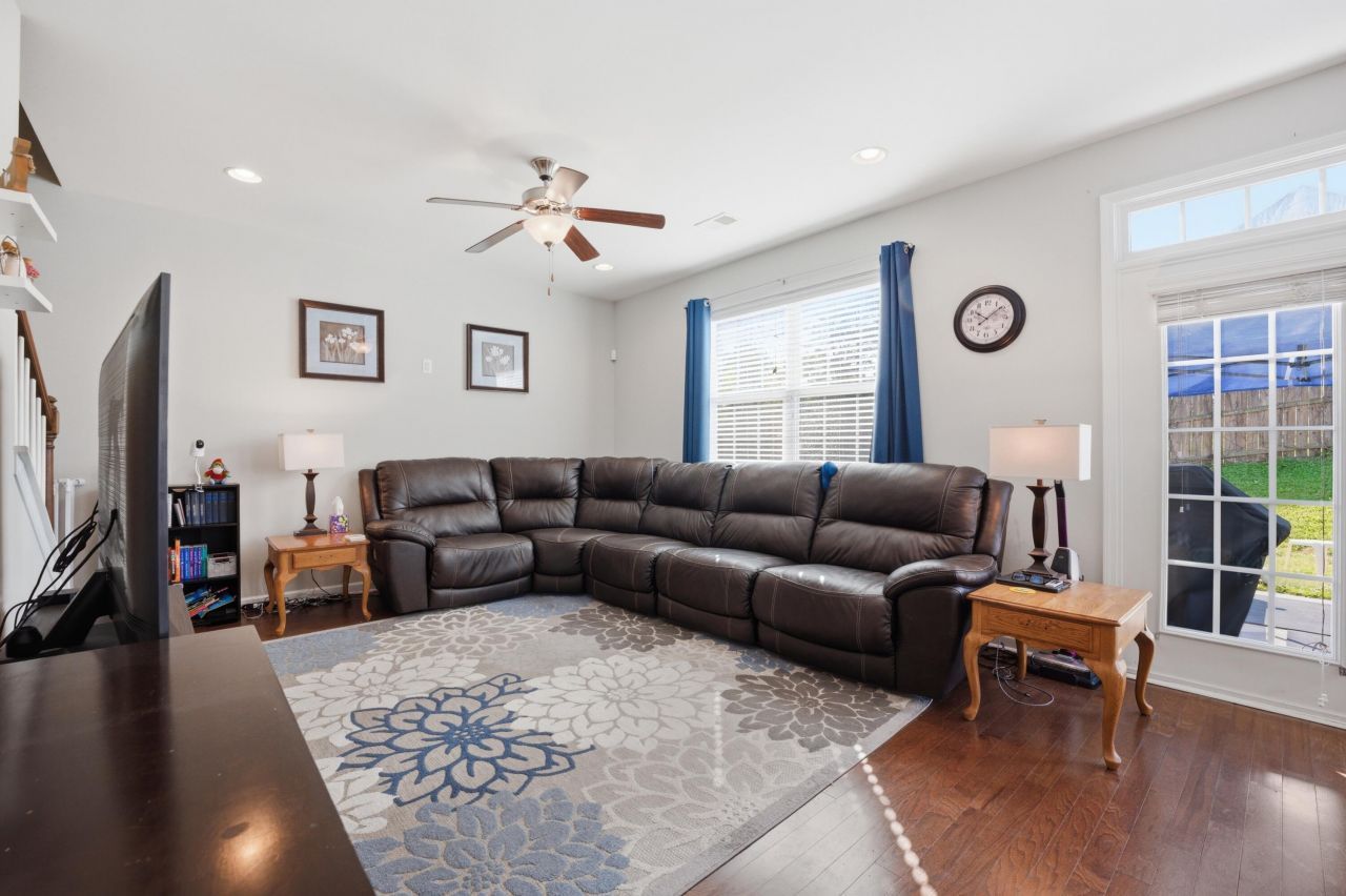 8120 Ronda Drive Photo 7