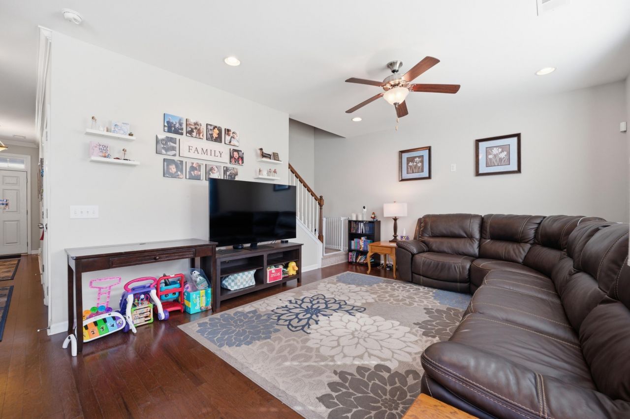 8120 Ronda Drive Photo 8