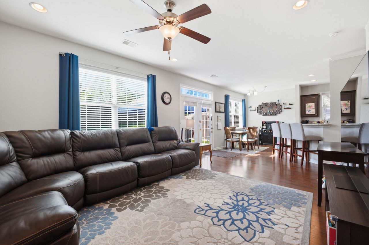 8120 Ronda Drive Photo 9