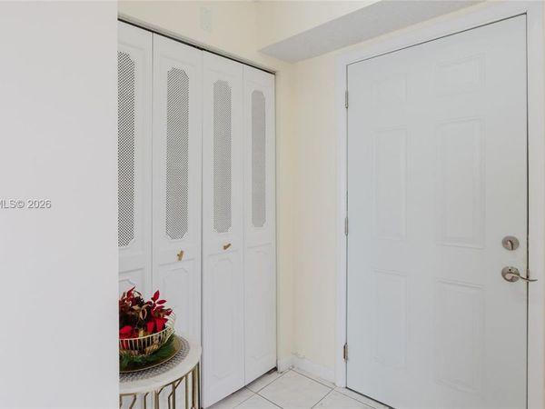 424 SE 10th St, Unit 204, Dania Beach, FL 33004