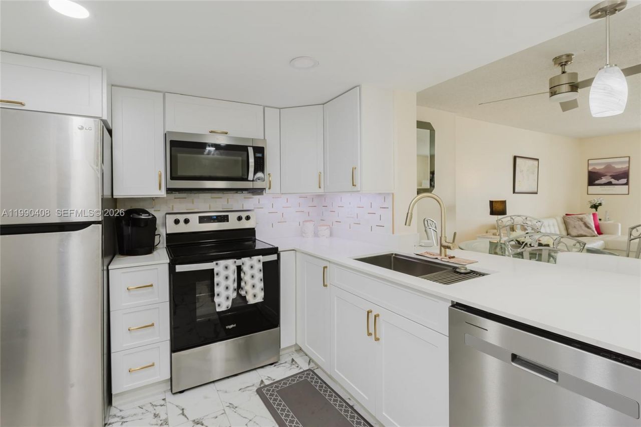 424 SE 10th St, Unit 204, Dania Beach, FL 33004 Photo