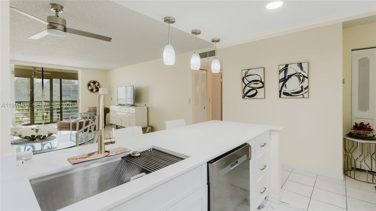 424 SE 10th St, Unit 204, Dania Beach, FL 33004 Photo