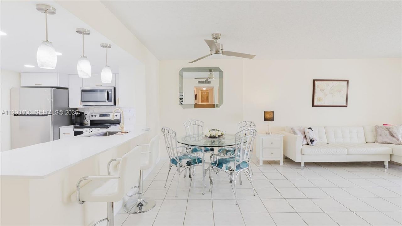 424 SE 10th St, Unit 204, Dania Beach, FL 33004 Photo