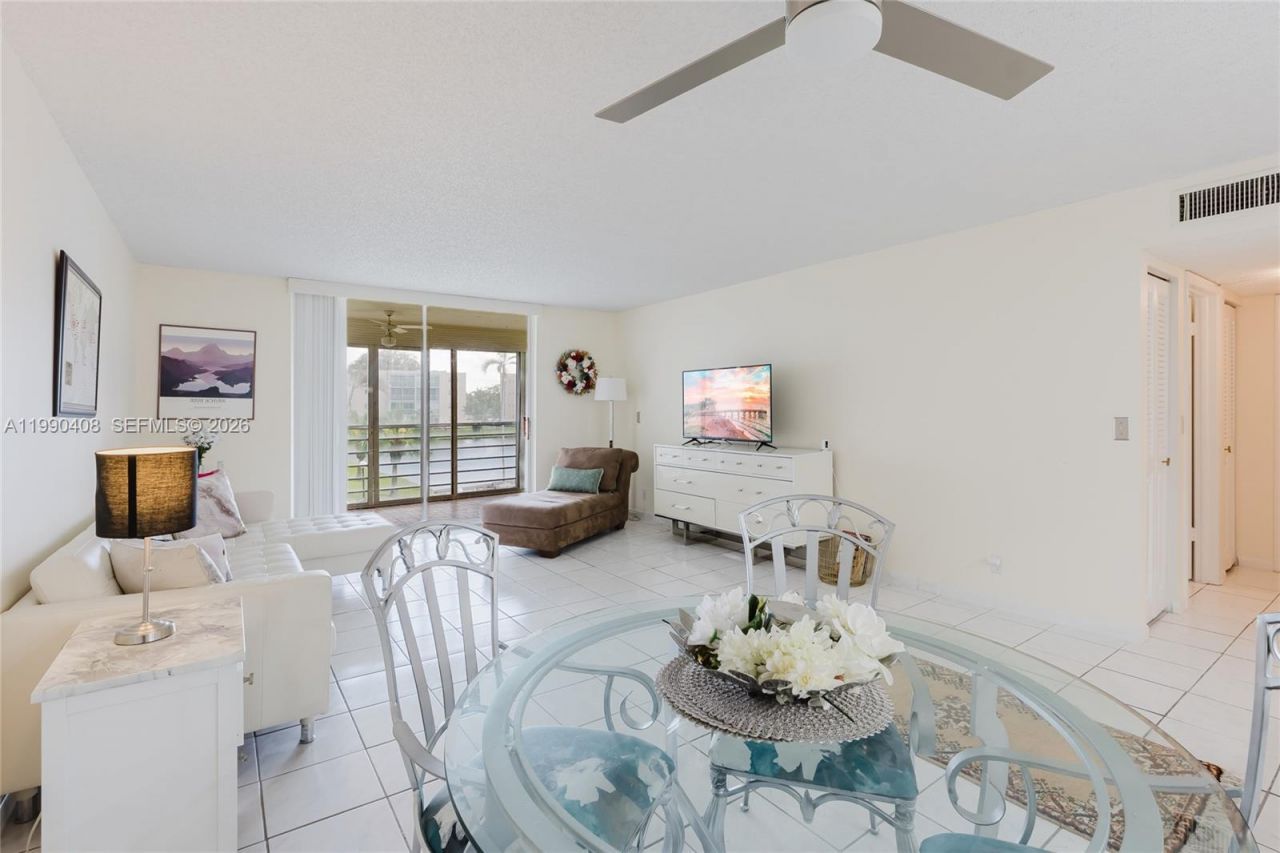 424 SE 10th St, Unit 204, Dania Beach, FL 33004 Photo