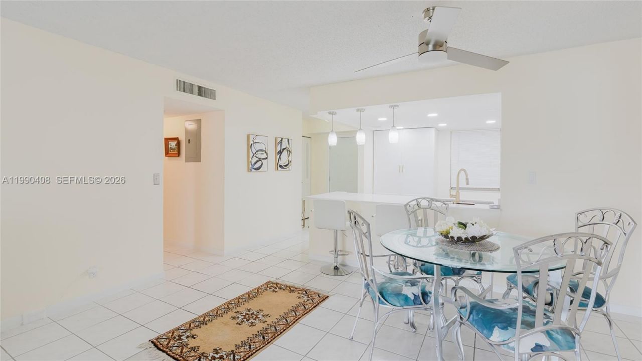 424 SE 10th St, Unit 204, Dania Beach, FL 33004 Photo