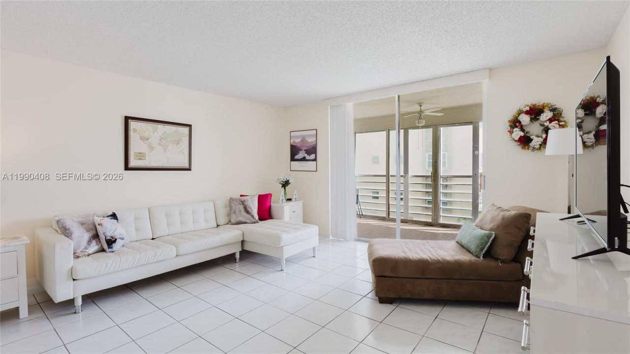 424 SE 10th St, Unit 204, Dania Beach, FL 33004 Photo