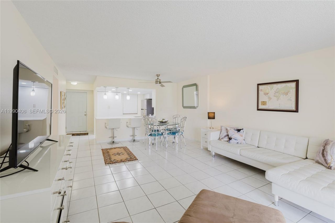 424 SE 10th St, Unit 204, Dania Beach, FL 33004 Photo