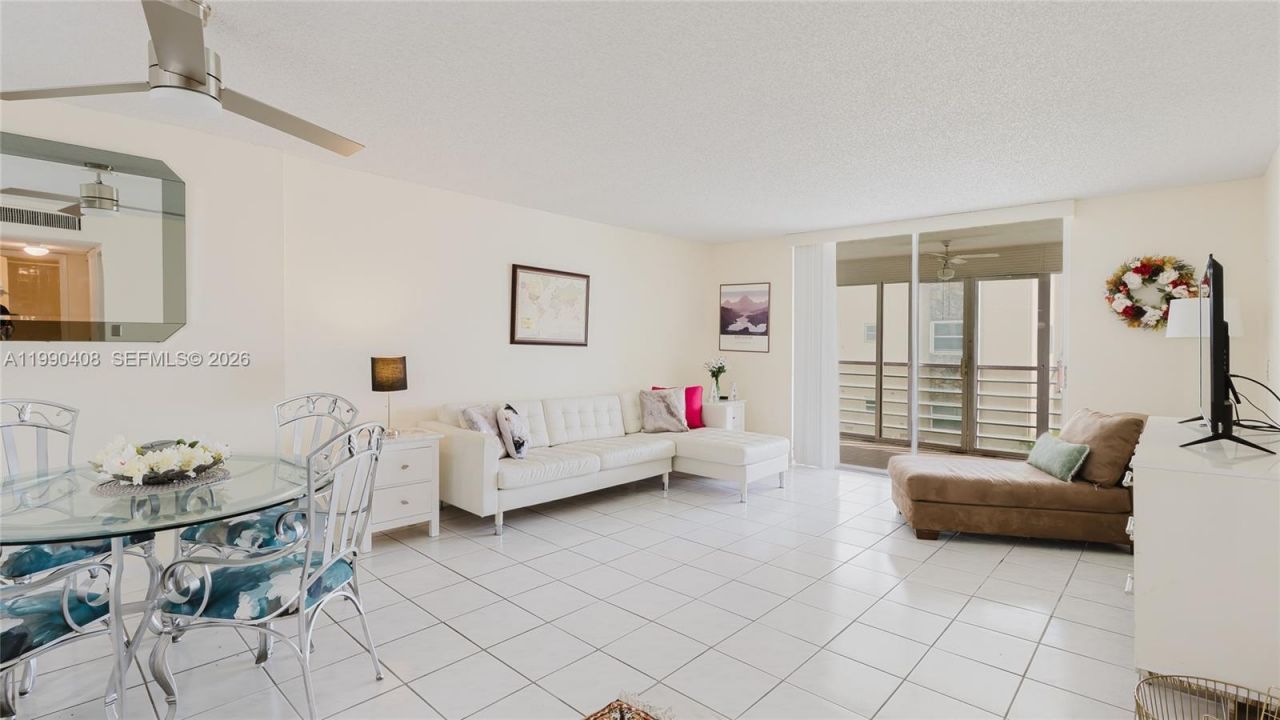 424 SE 10th St, Unit 204, Dania Beach, FL 33004 Photo