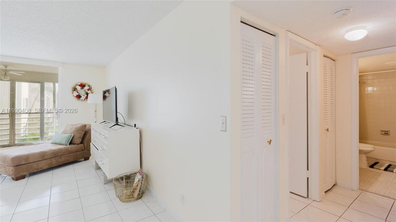 424 SE 10th St, Unit 204, Dania Beach, FL 33004 Photo