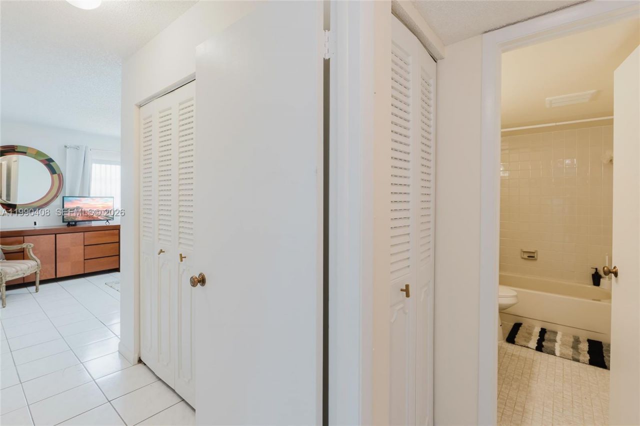 424 SE 10th St, Unit 204, Dania Beach, FL 33004 Photo