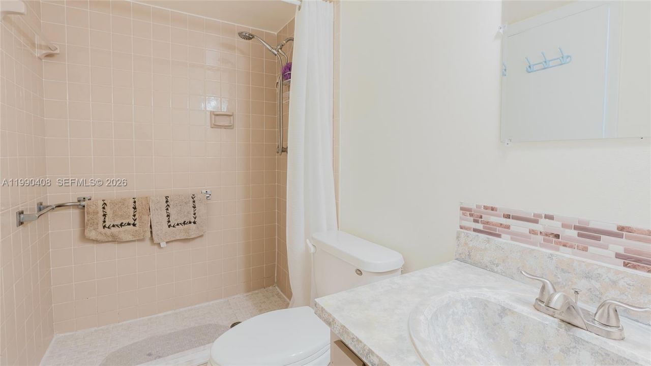 424 SE 10th St, Unit 204, Dania Beach, FL 33004 Photo