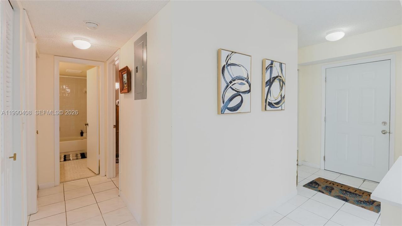 424 SE 10th St, Unit 204, Dania Beach, FL 33004 Photo