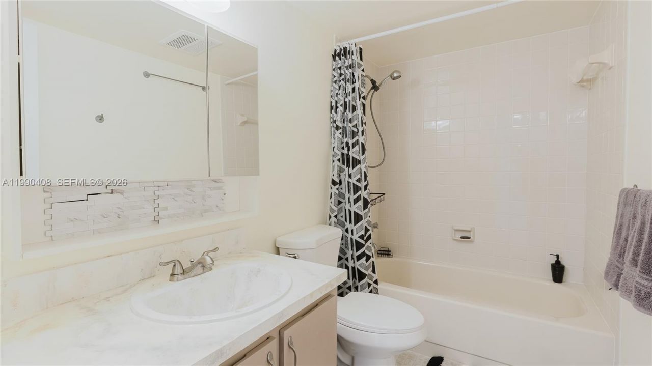 424 SE 10th St, Unit 204, Dania Beach, FL 33004 Photo