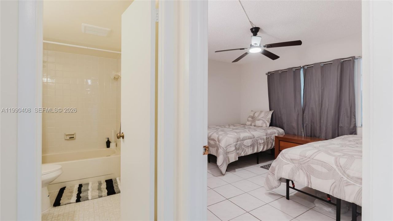 424 SE 10th St, Unit 204, Dania Beach, FL 33004 Photo