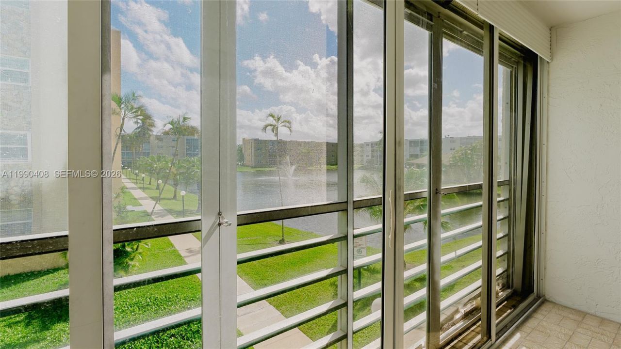 424 SE 10th St, Unit 204, Dania Beach, FL 33004 Photo