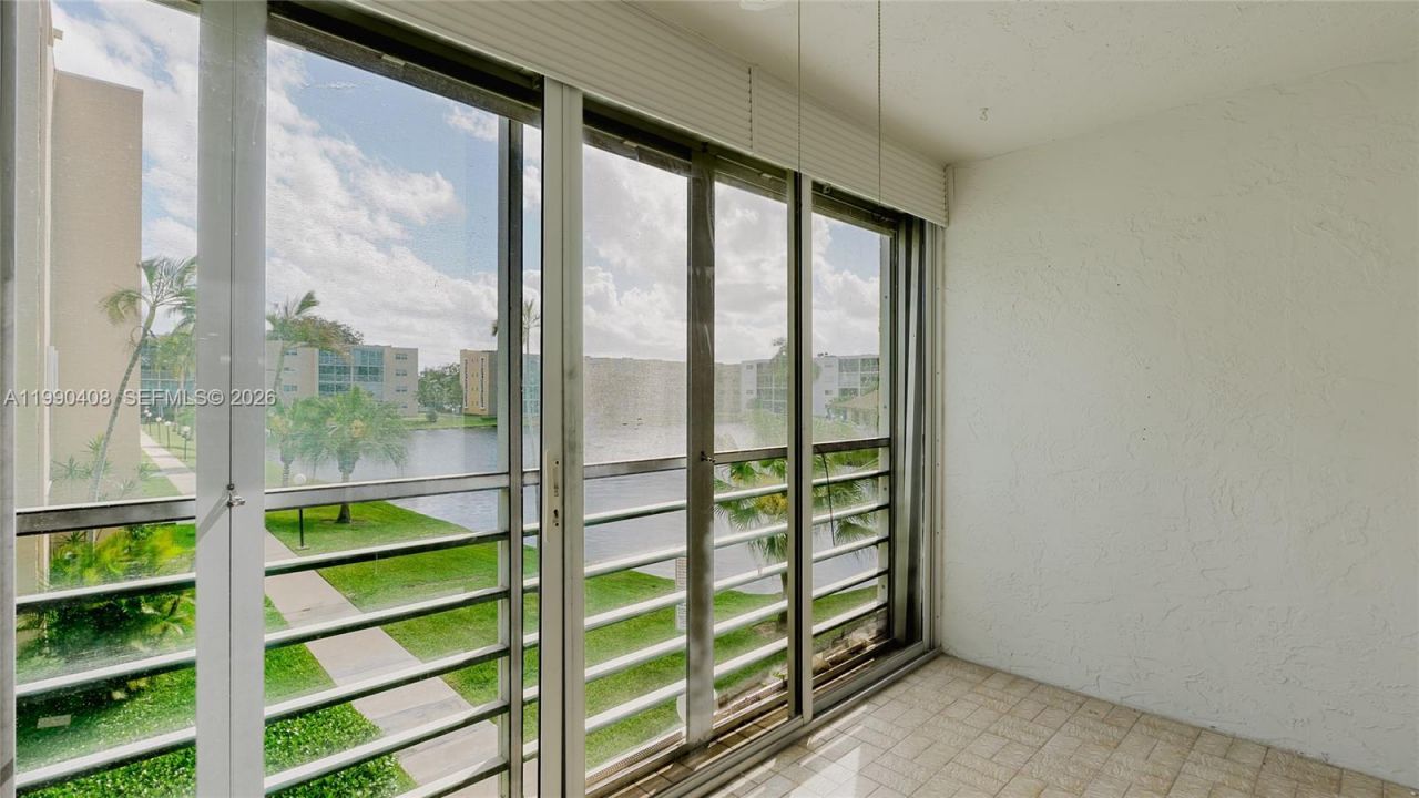 424 SE 10th St, Unit 204, Dania Beach, FL 33004 Photo