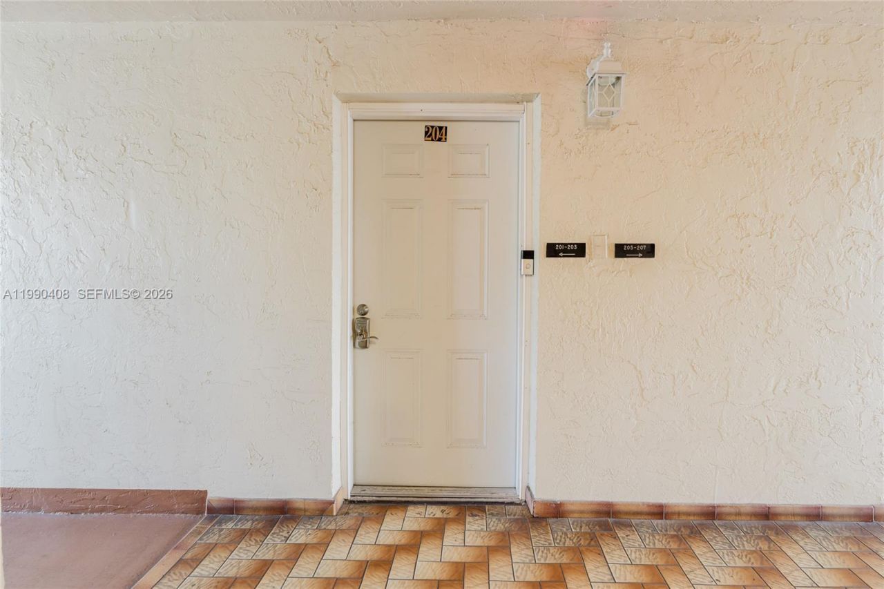 424 SE 10th St, Unit 204, Dania Beach, FL 33004 Photo
