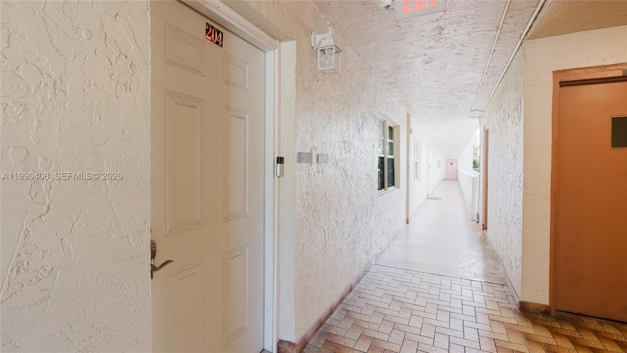 424 SE 10th St, Unit 204, Dania Beach, FL 33004 Photo