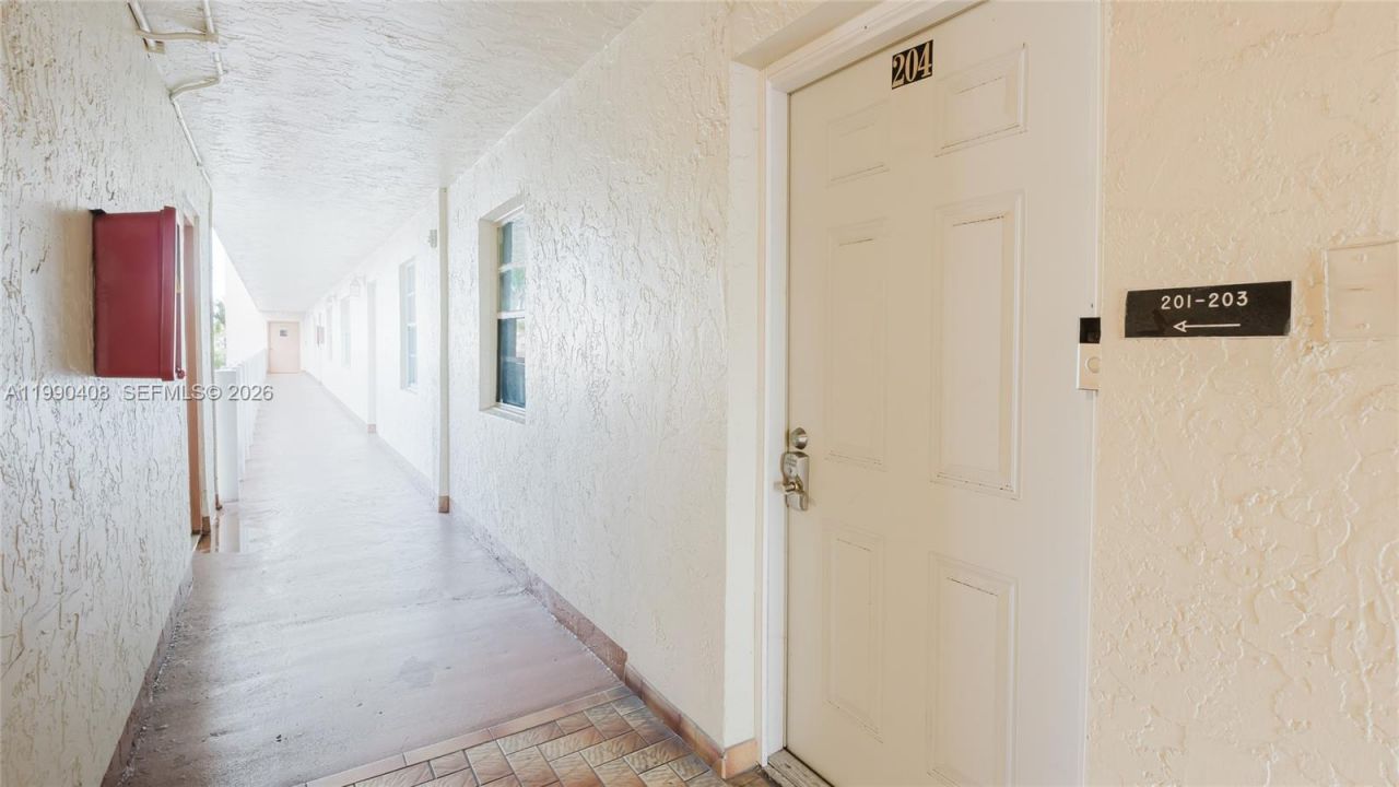 424 SE 10th St, Unit 204, Dania Beach, FL 33004 Photo