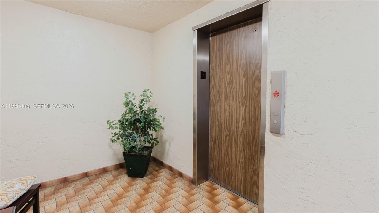 424 SE 10th St, Unit 204, Dania Beach, FL 33004 Photo