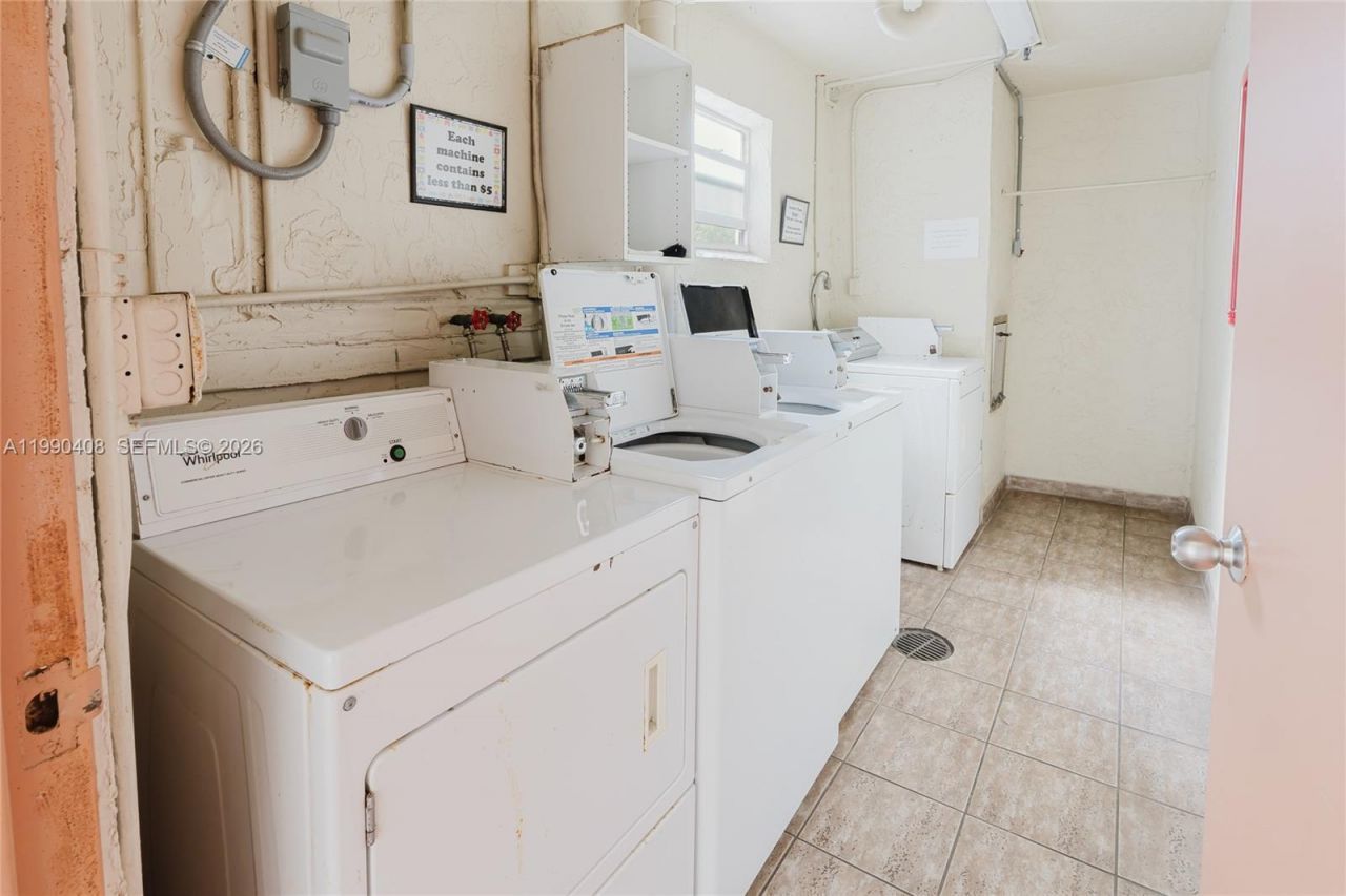 424 SE 10th St, Unit 204, Dania Beach, FL 33004 Photo