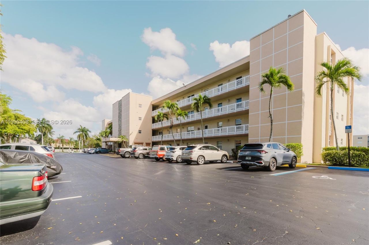 424 SE 10th St, Unit 204, Dania Beach, FL 33004 Photo