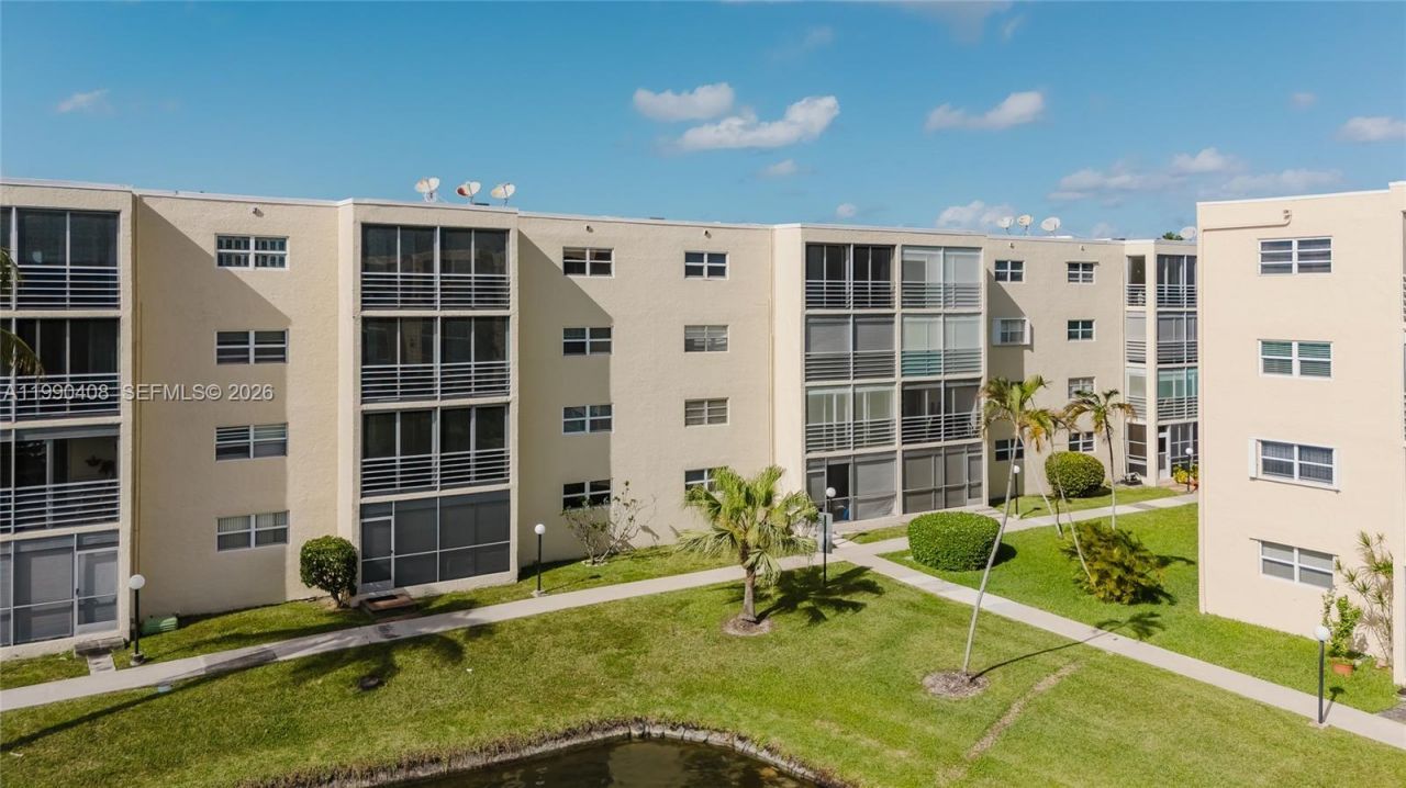 424 SE 10th St, Unit 204, Dania Beach, FL 33004 Photo
