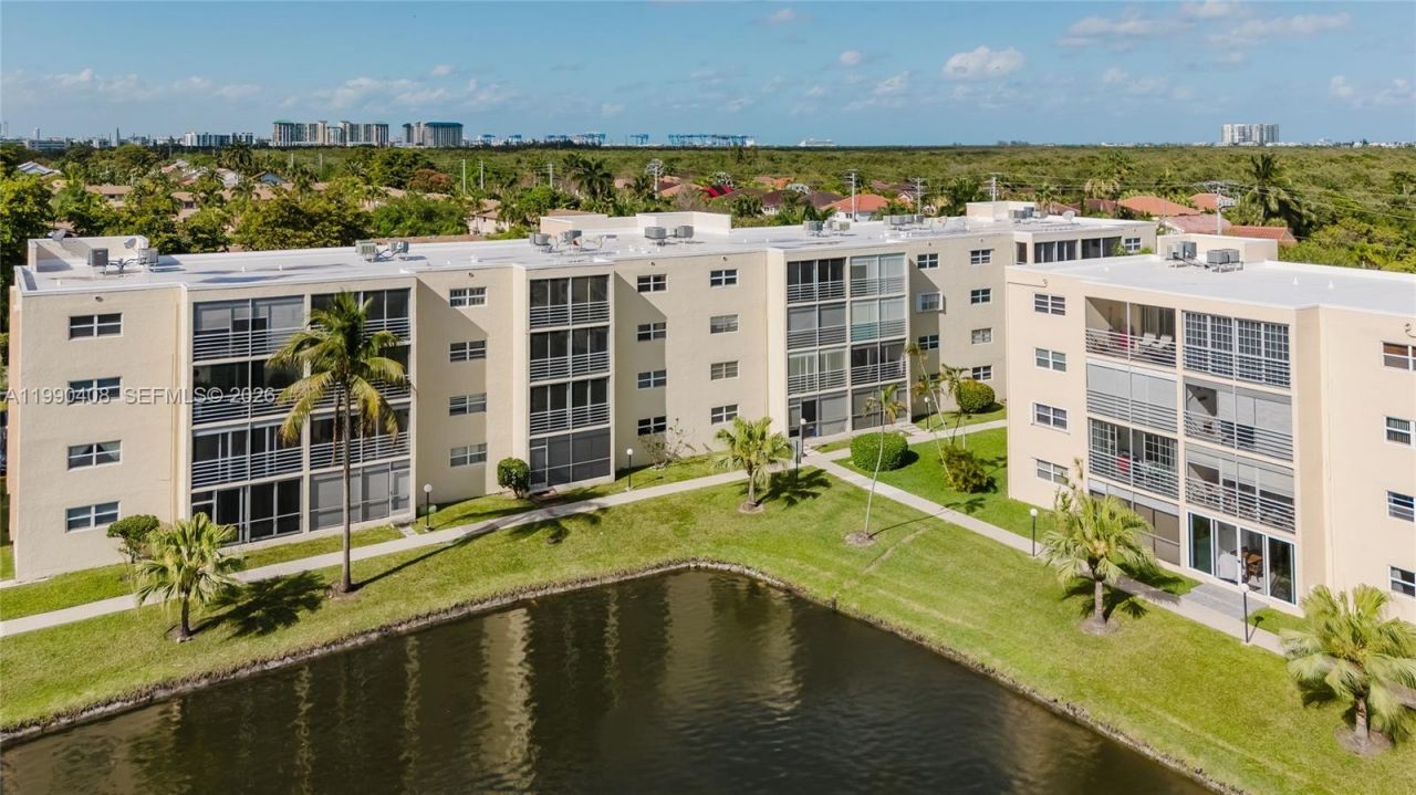 424 SE 10th St, Unit 204, Dania Beach, FL 33004 Photo