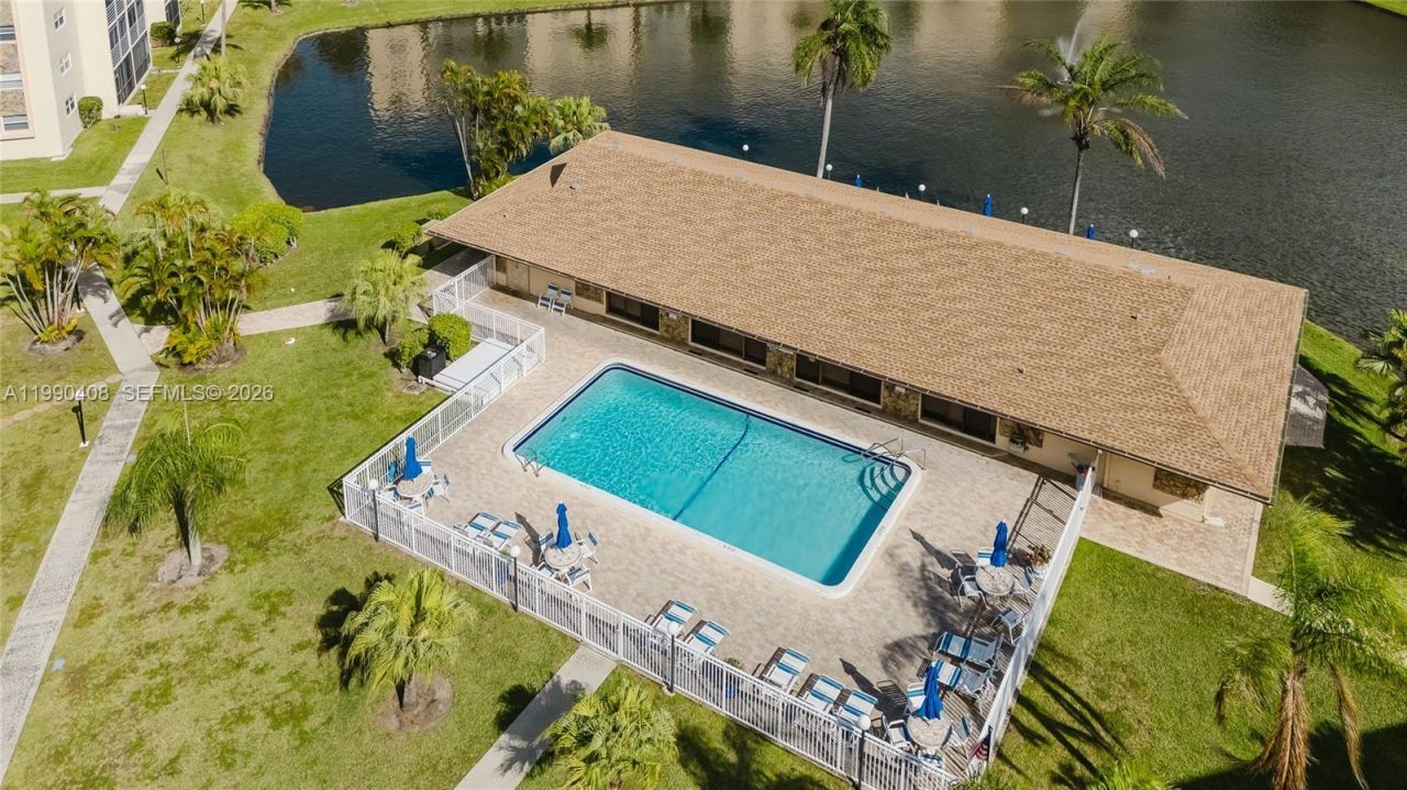 424 SE 10th St, Unit 204, Dania Beach, FL 33004 Photo