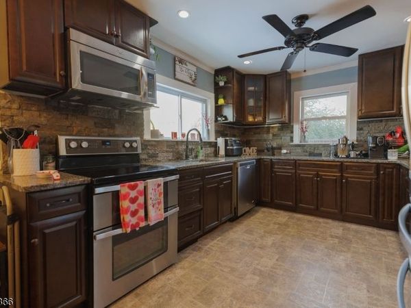 53 Broad St, Flemington, NJ 08822