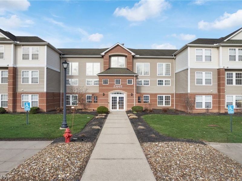 23003 Chandlers Lane, Unit 224, Olmsted Falls, OH 44138 Photo 2