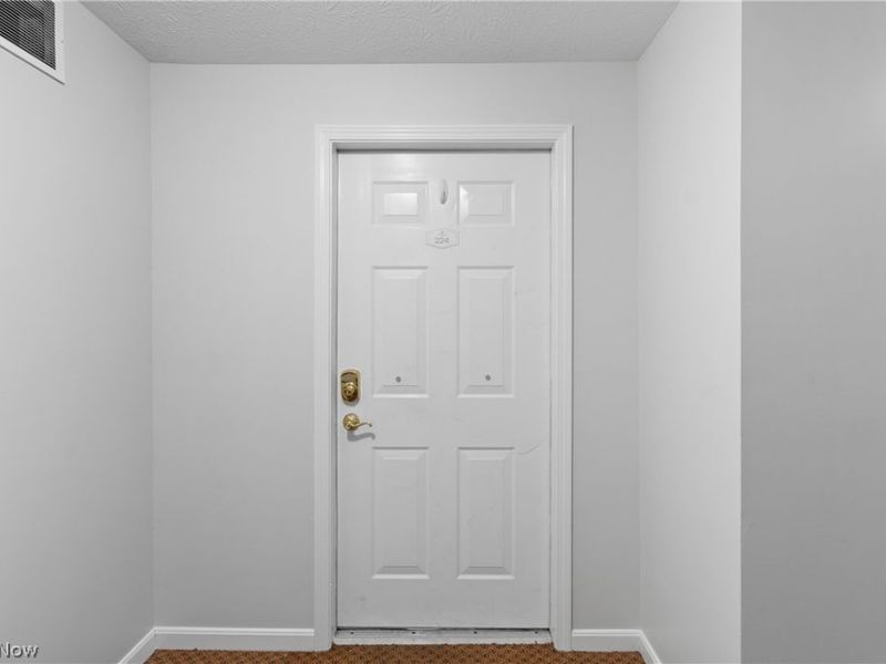 23003 Chandlers Lane, Unit 224, Olmsted Falls, OH 44138 Photo 6