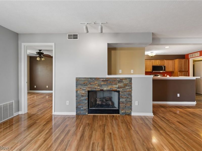 23003 Chandlers Lane, Unit 224, Olmsted Falls, OH 44138 Photo 9