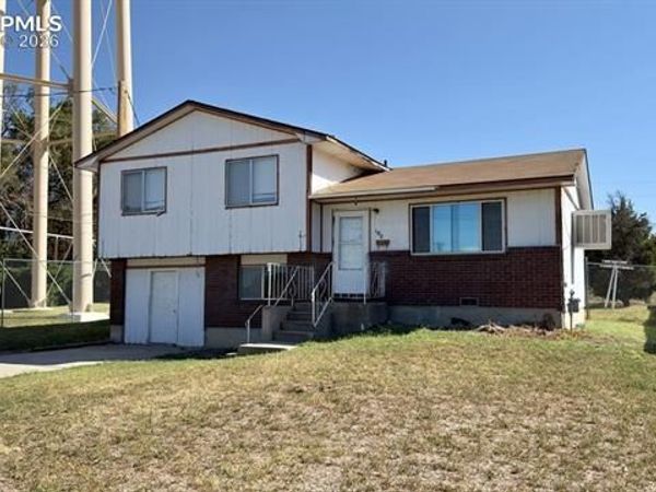 102 W 26th Street, La Junta, CO 81050