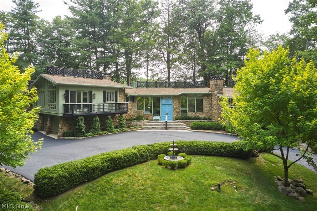 1200 Yellow Creek Lane, Akron, OH 44333