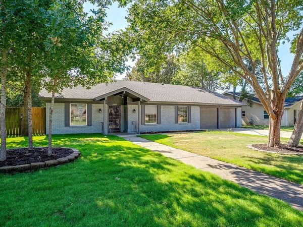 1225 Crestwood Drive, Cleburne, TX 76033