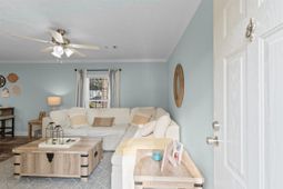 4609 Albatross St. photo 4