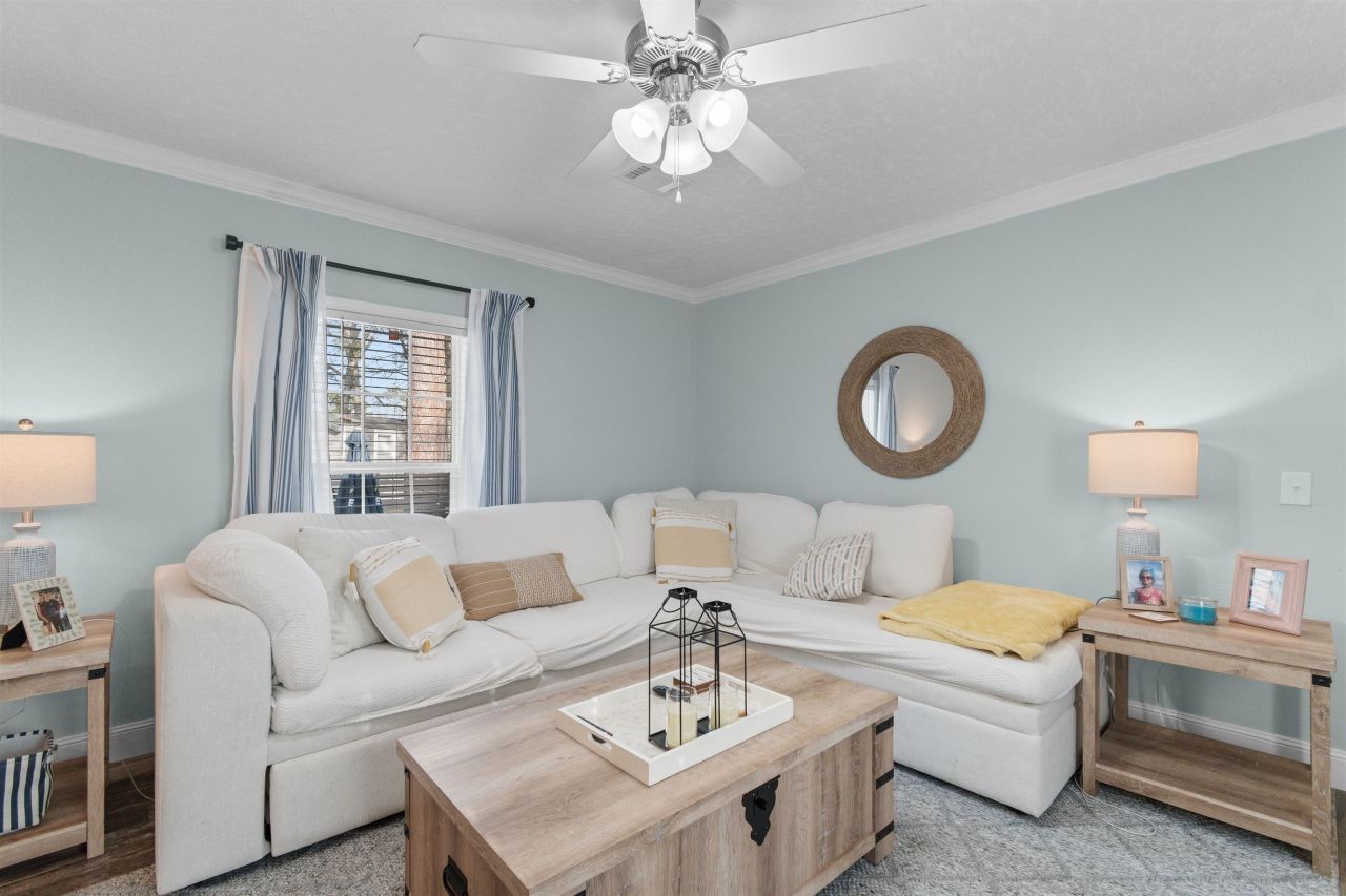 4609 Albatross St. Photo 5