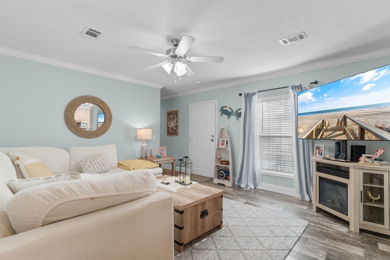 4609 Albatross St. Photo 6