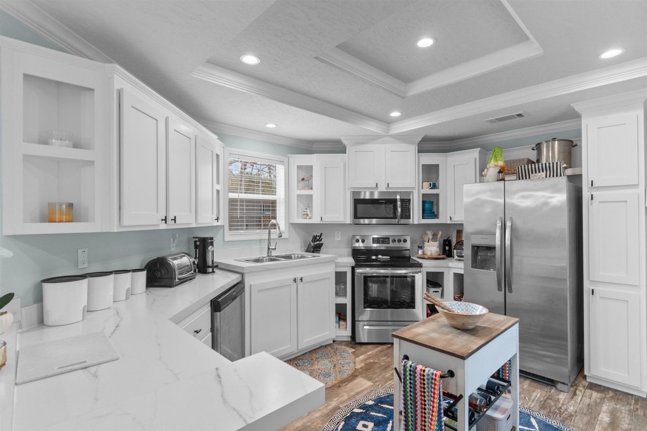 4609 Albatross St. Photo 7