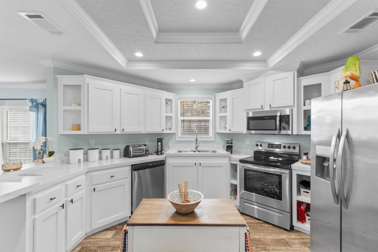 4609 Albatross St. Photo 8