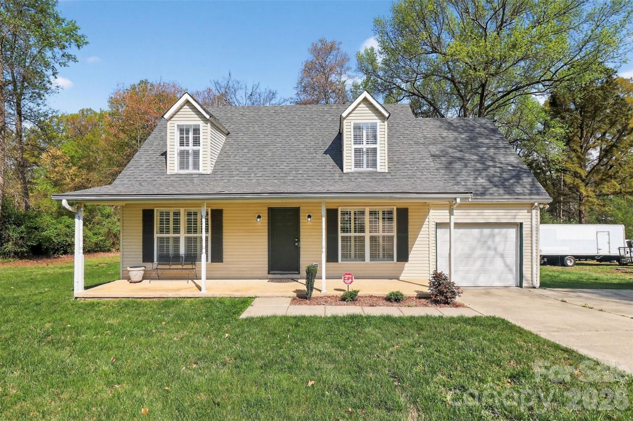 612 Flowe Drive, Charlotte, NC 28213 Main Photo