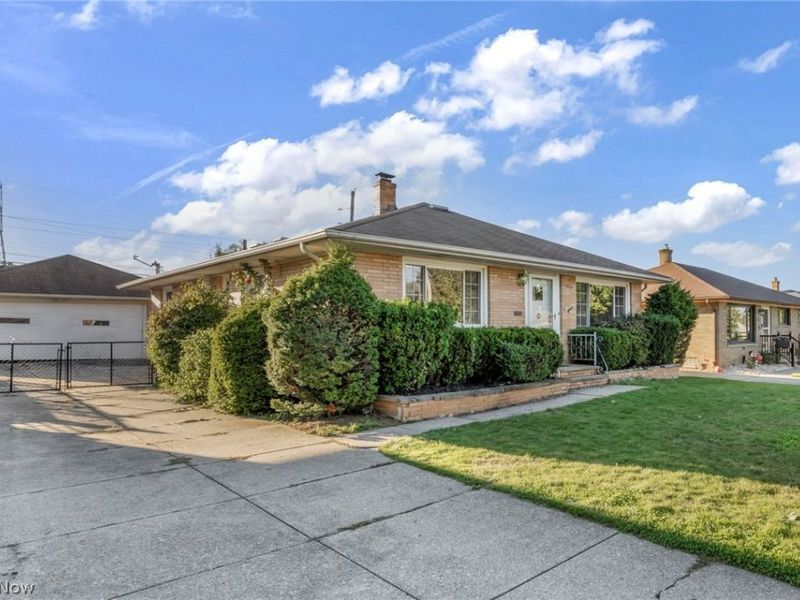 4208 Spring Crest Drive, Brooklyn, OH 44144 Photo 3