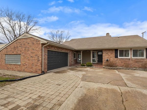 2600 W 59th Place, Merrillville, IN 46410