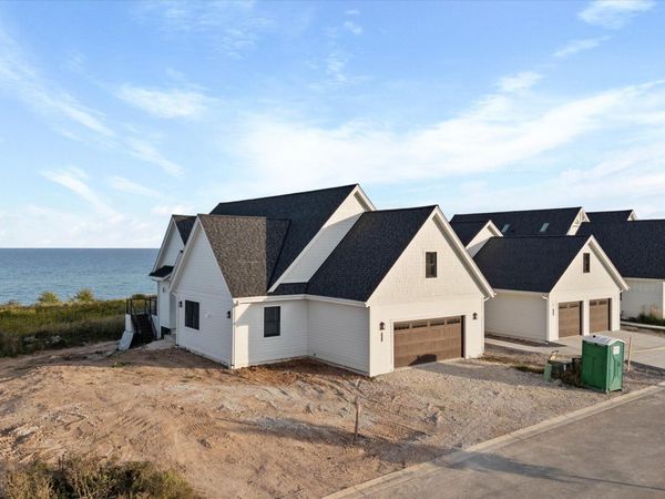 1082 Seanma Wynd -, Port Washington, WI 53074