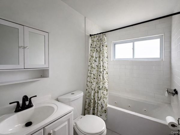 3 Louise Court, Hampton Bays, NY 11946