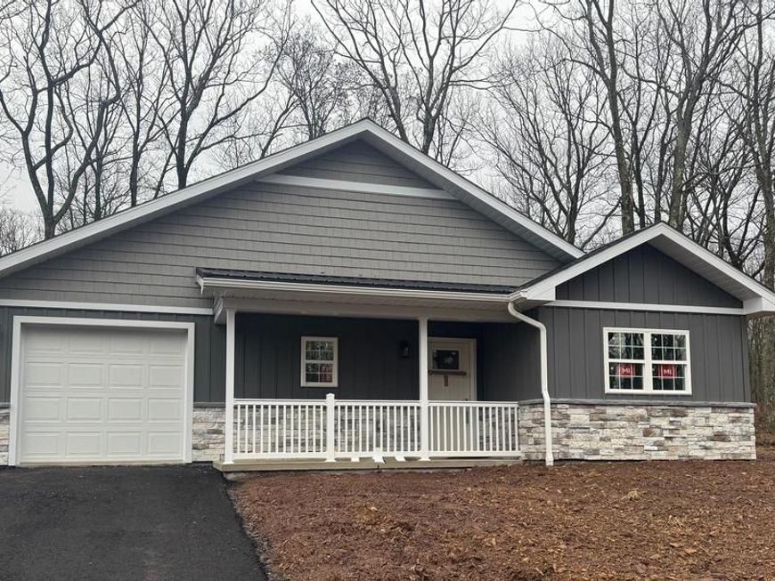 103 Hidden Forest Dr , Hazleton, PA 18202 Main Photo