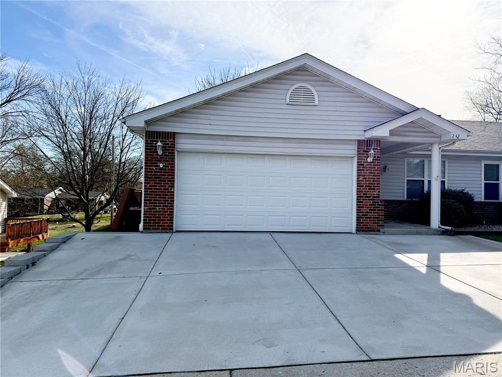 2425 Muegge Road , Saint Charles, MO 63303 Main Photo