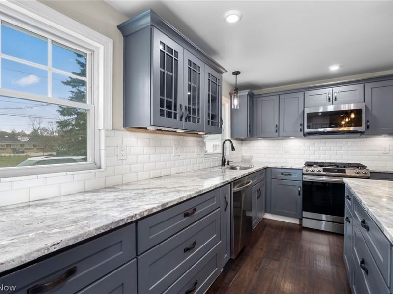 6635 Lake Ave, Elyria, OH 44035 Photo 4